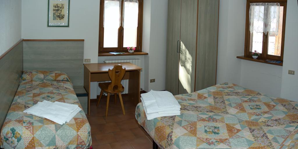 Casa Vacanze Ca' De Val Campodolcino Habitación foto